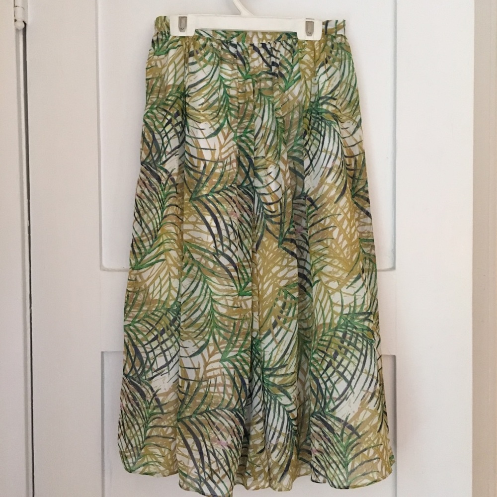 Midi Skirt in Tropical Leaf-Inspired Print Size 4